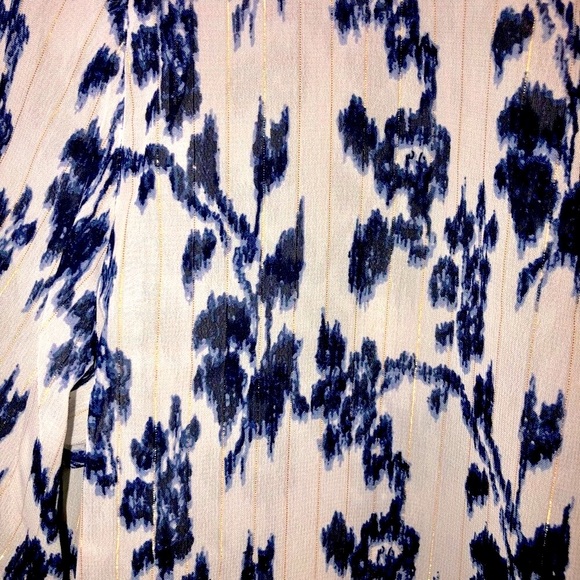 💖 NWOT BKE Boutique top! Semi-sheer white fabric w/ navy floral & gold stripes - Picture 12 of 12